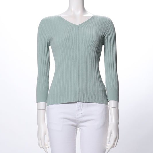 Vネックリブニット