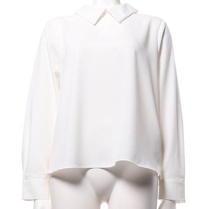 バックボタン襟付きブラウス