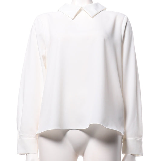 バックボタン襟付きブラウス