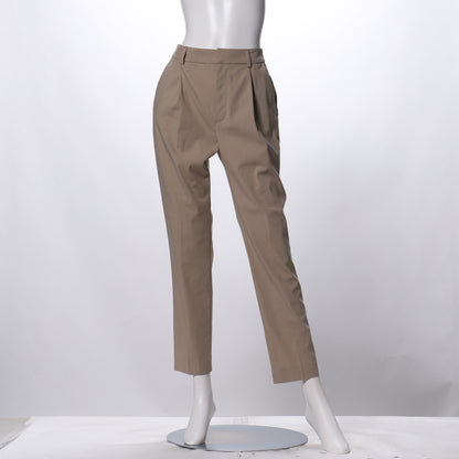 タック入りテーパードパンツ