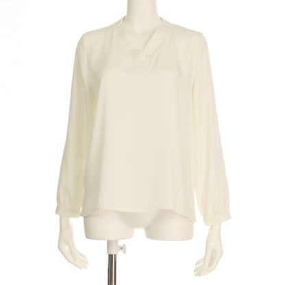 ネックライン切込みデザインブラウス