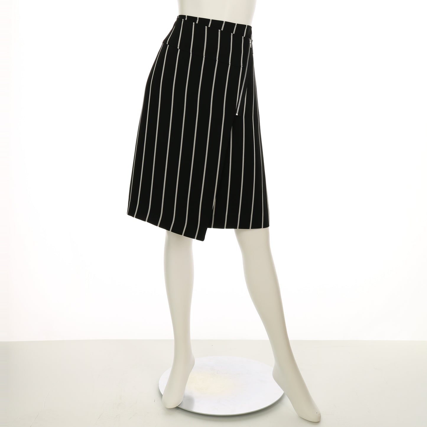 ストライプ柄ラップ風スカート