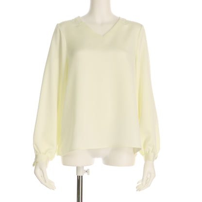 襟元切り替えVネックブラウス