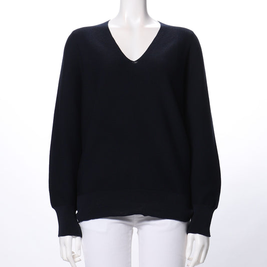 深めのVネックニット