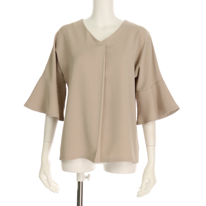 Vネックタックフリルスリーブブラウス