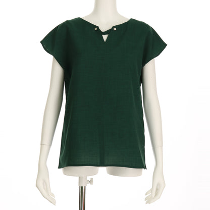 ネックラインアクセントブラウス