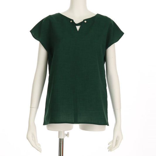 ネックラインアクセントブラウス