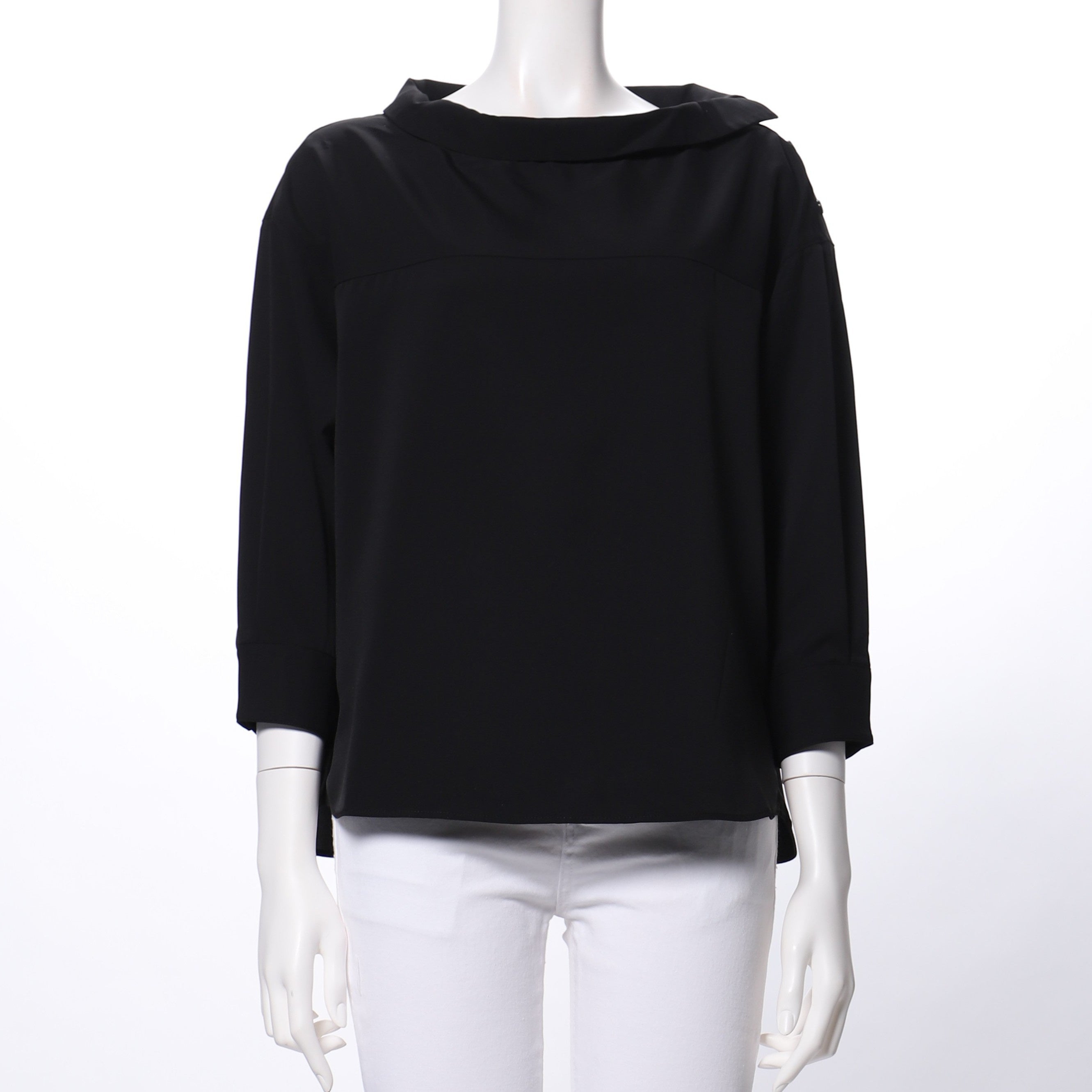 ロールネックボタンブラウス