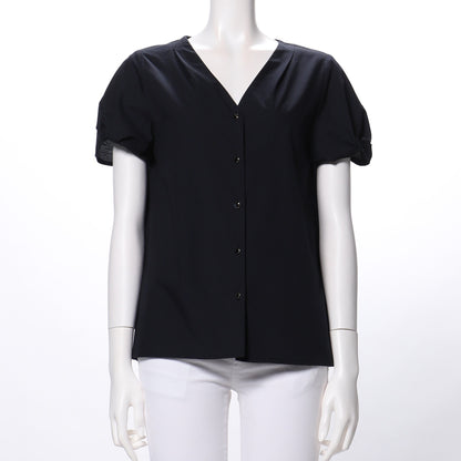 お袖デザインポイントのVネックブラウス