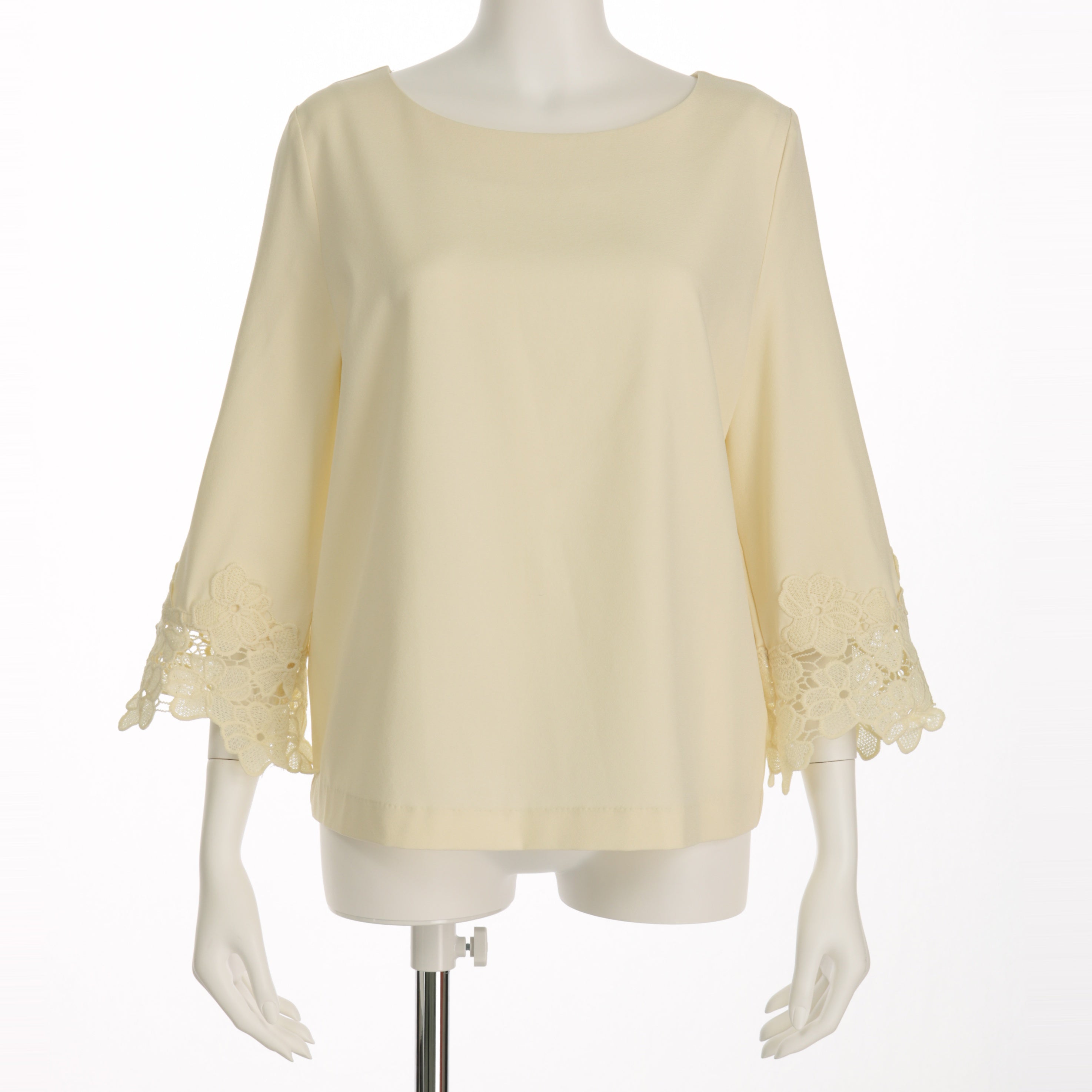 袖口レースブラウス