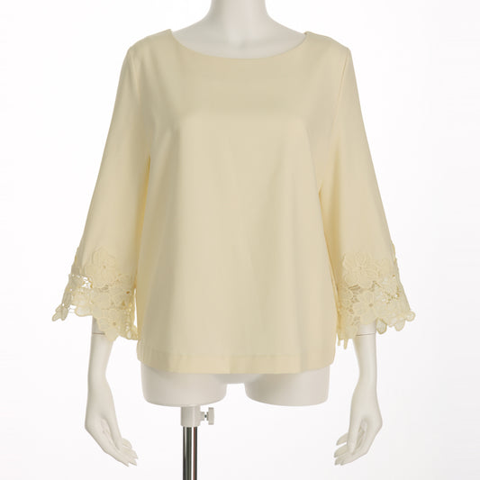 袖口レースブラウス