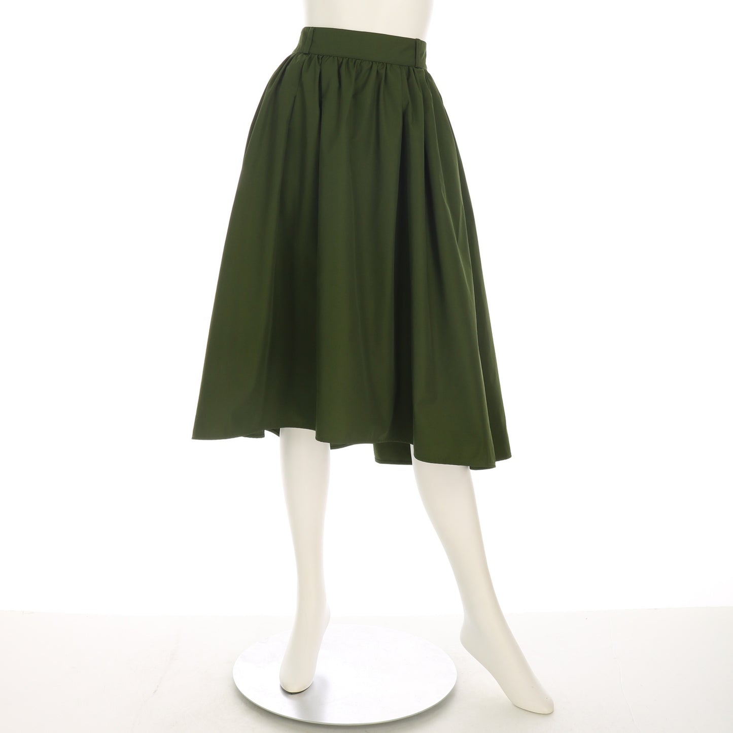 ハリ感のあるフィッシュテールスカート