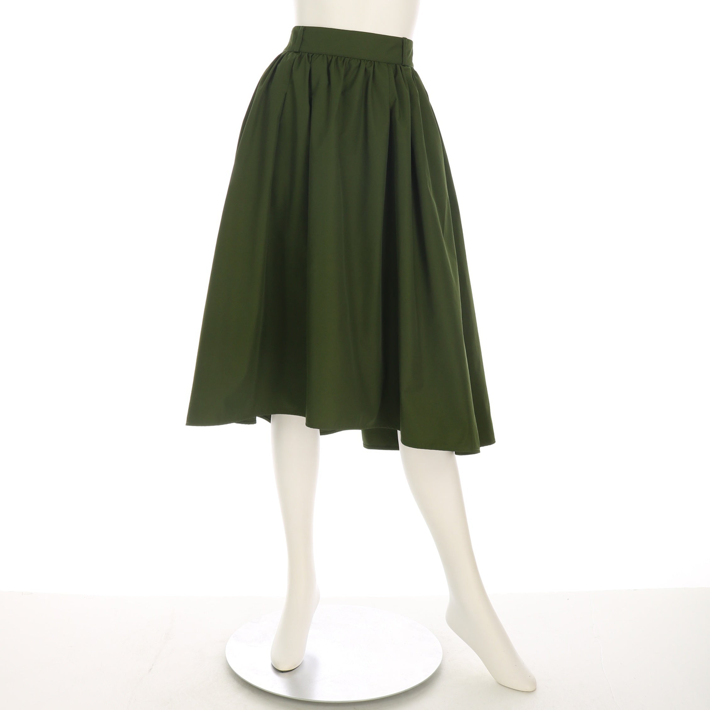 ハリ感のあるフィッシュテールスカート