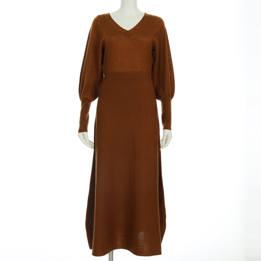 フィットするウエストニットワンピース