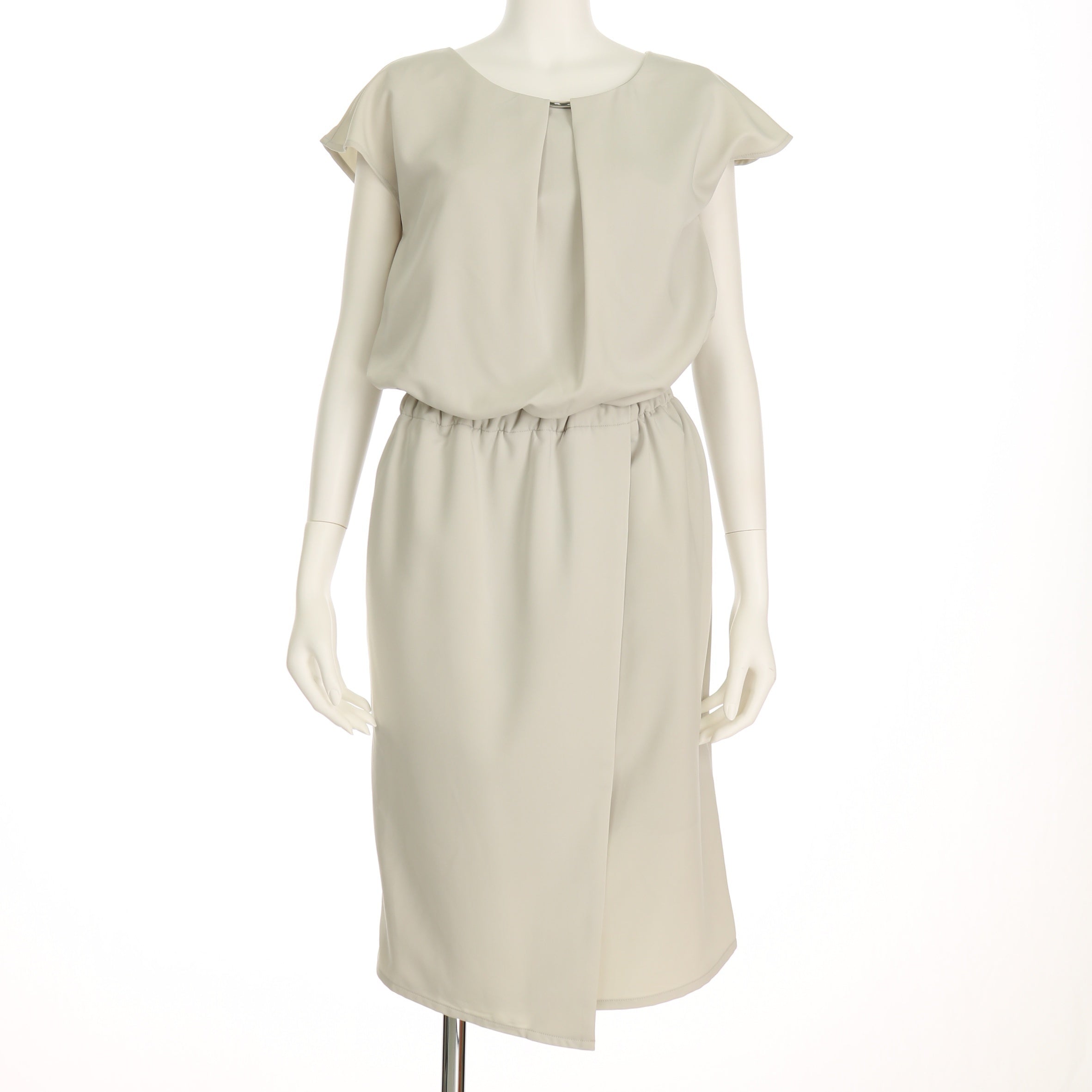 メタルパーツアクセントラップデザインワンピース