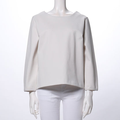 デコルテライン美人ラウンドネックブラウス