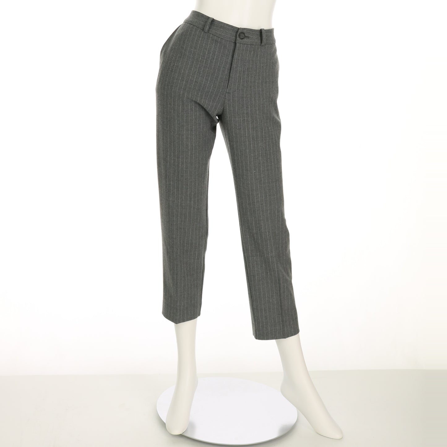 テーパードパンツ