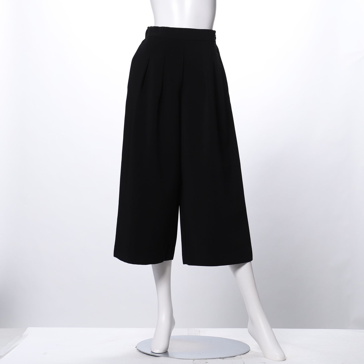 タック入りワイドパンツ