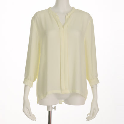 オープンフロントネックブラウス