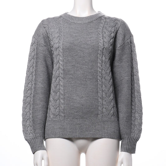 ケーブル編みニット