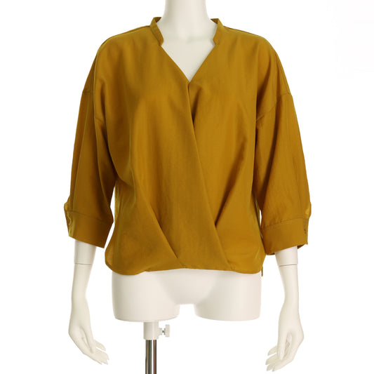 タック入りVネックブラウス