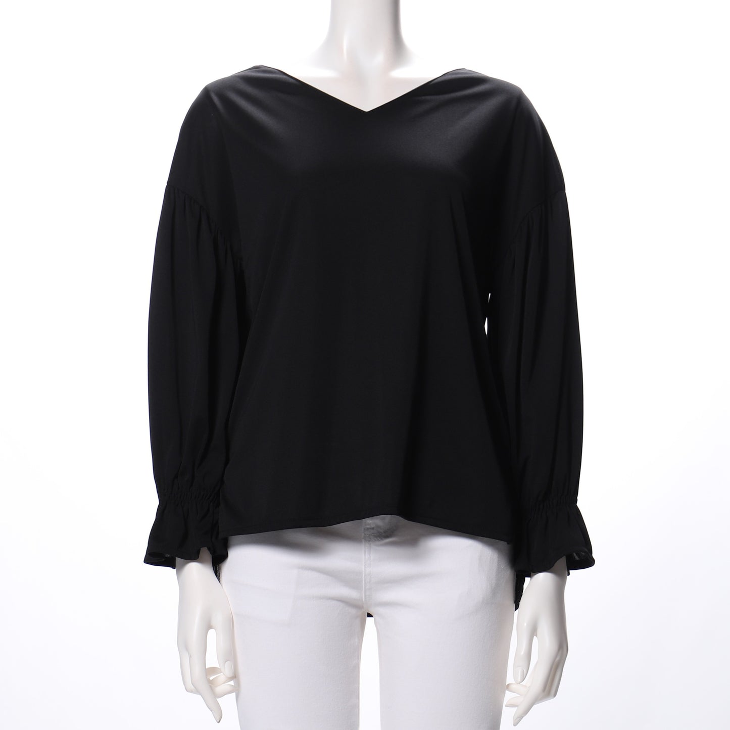 V字ネックラインブラウス