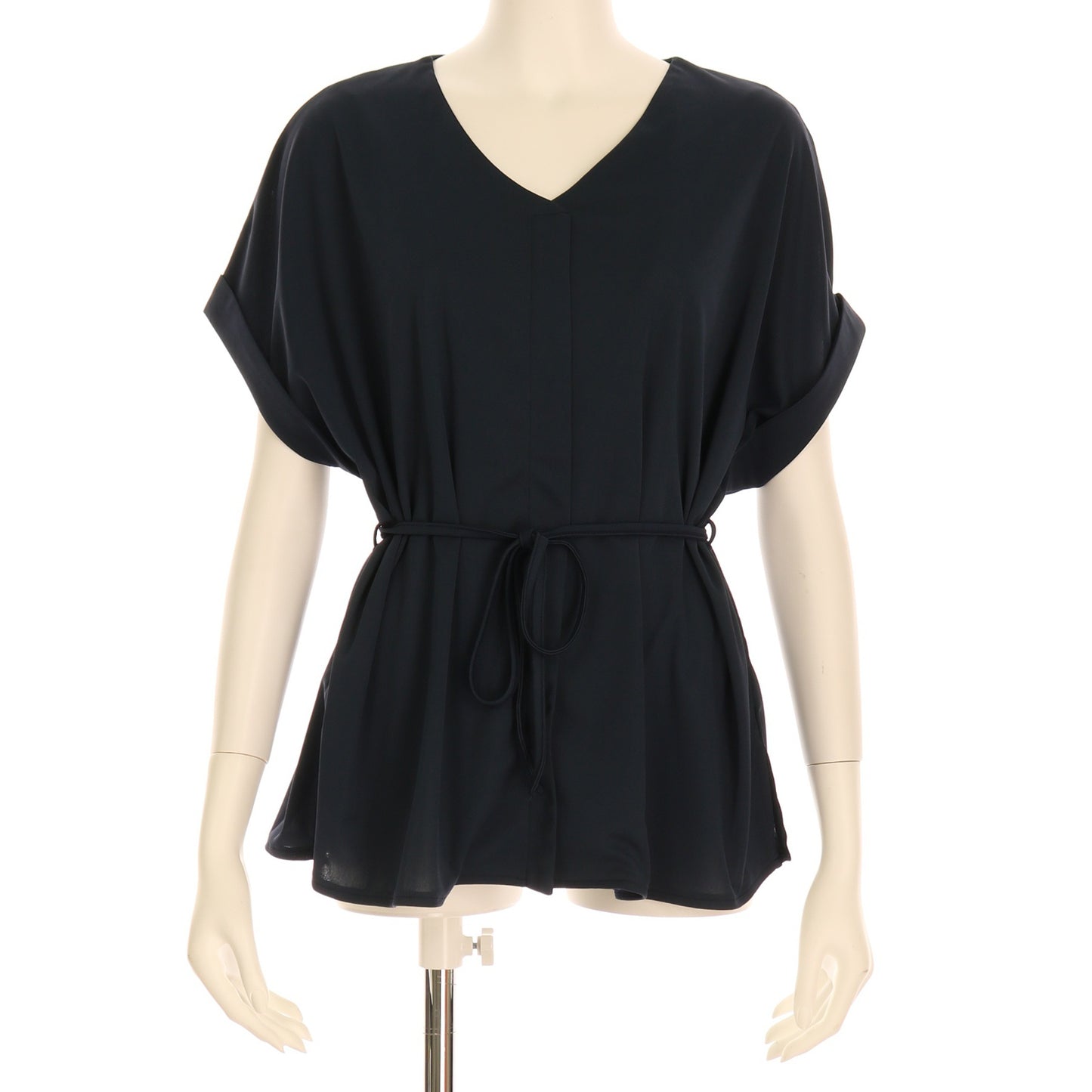 リボンベルト付きVネックブラウス