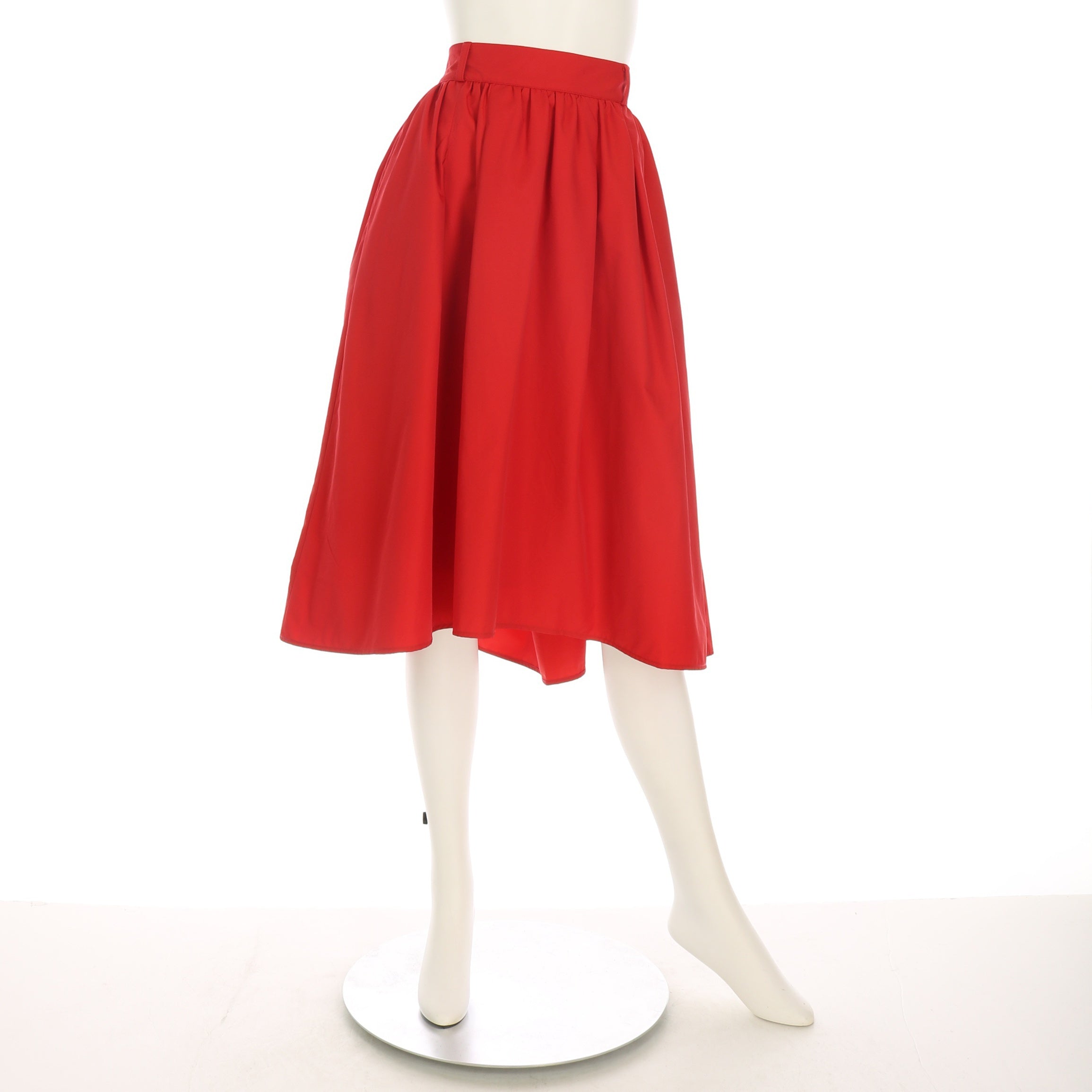 ハリ感のあるフィッシュテールスカート