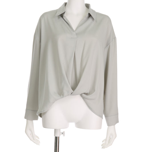 裾タックデザインスキッパーカラーブラウス