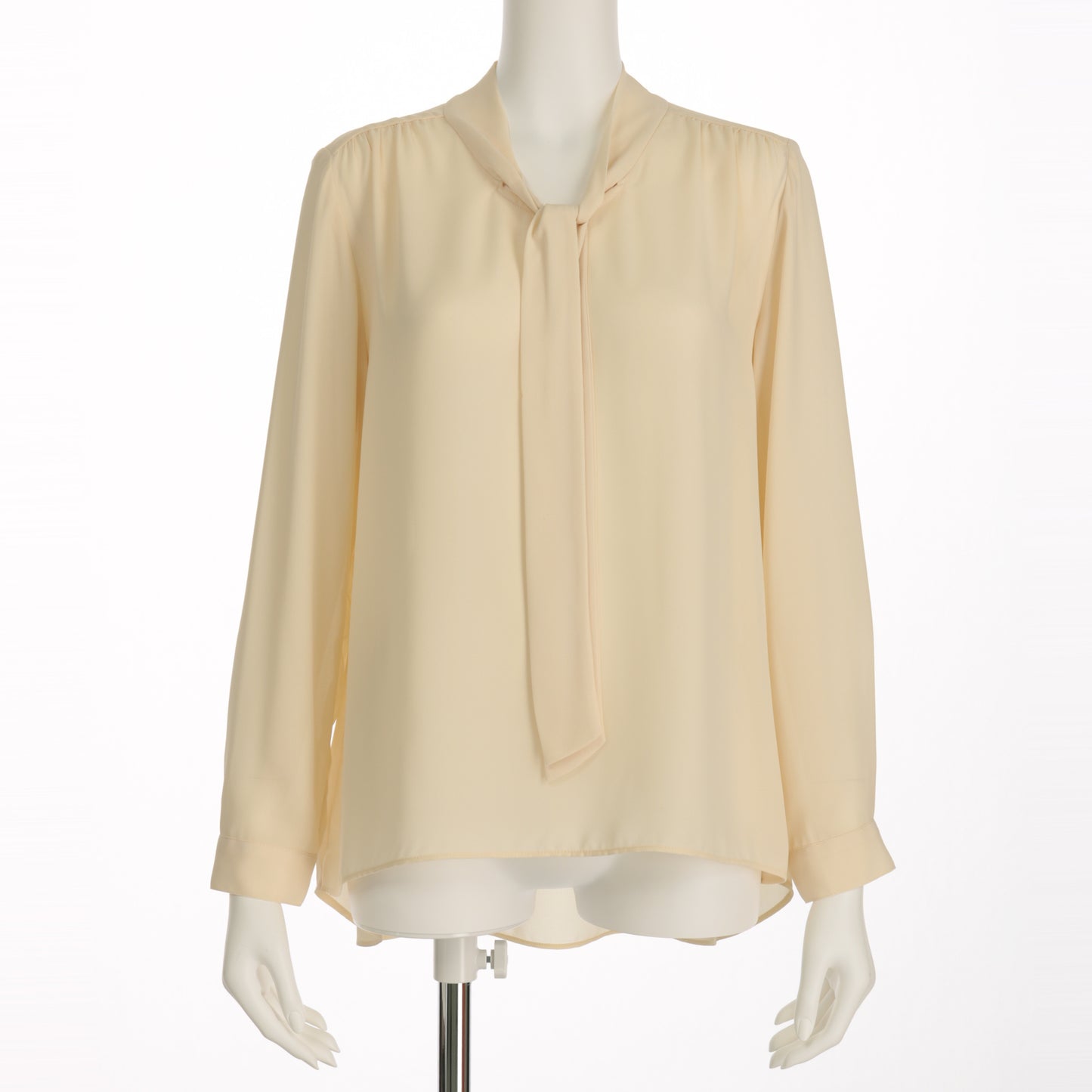 ボウタイブラウス