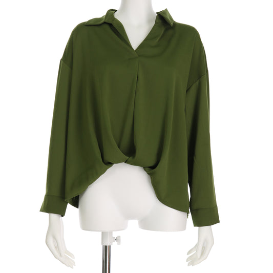 裾タックデザインスキッパーカラーブラウス