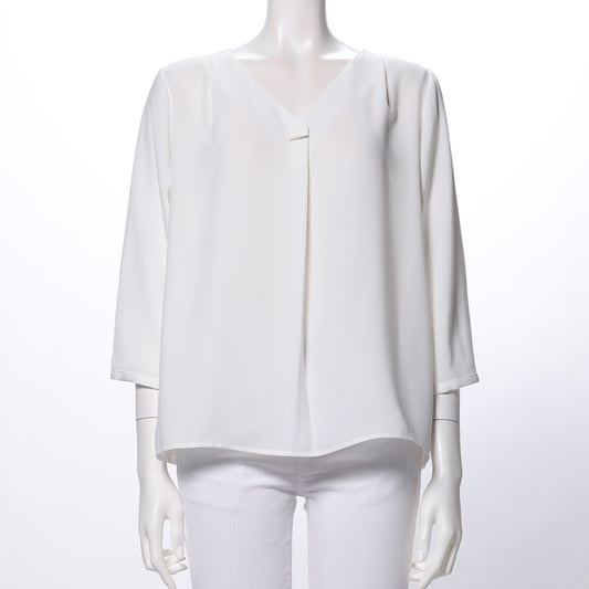 フロントボタンデザインVネックブラウス