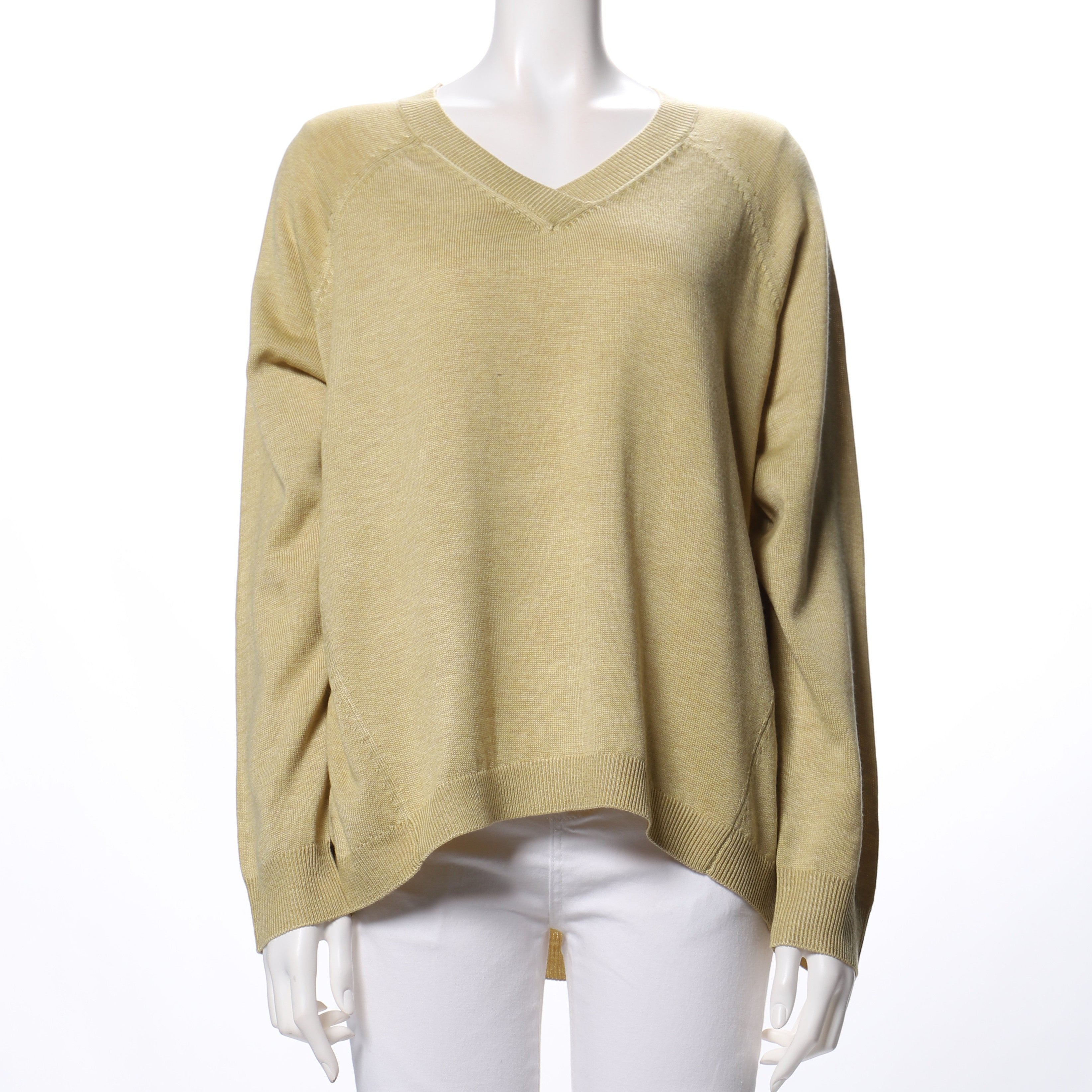 ストンシルエットVネックニット