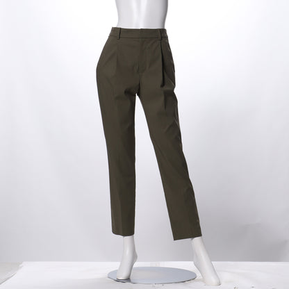タック入りテーパードパンツ