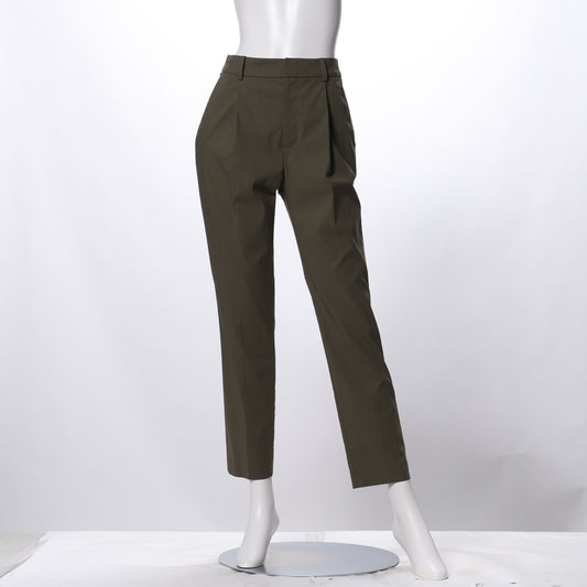 タック入りテーパードパンツ