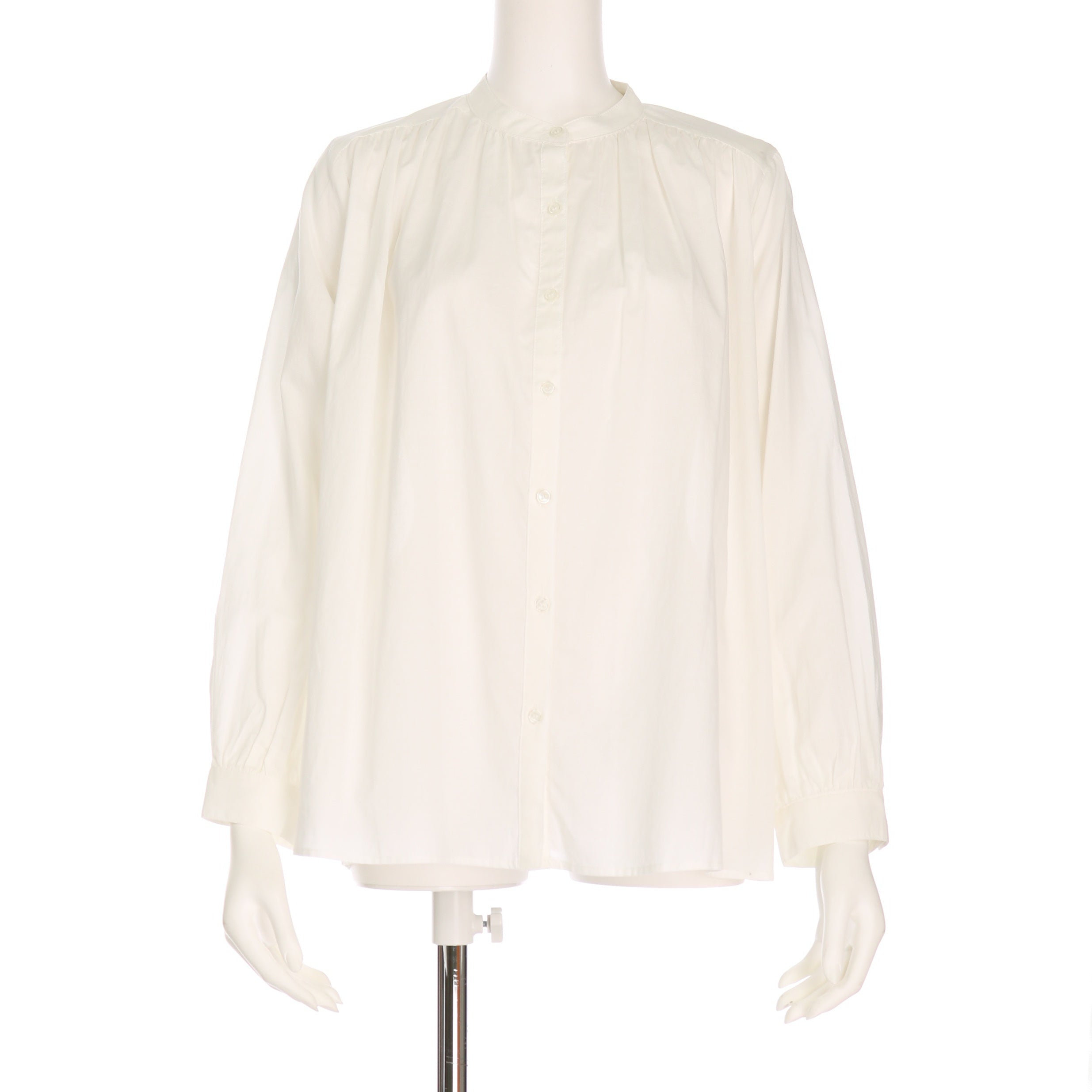 透け感のある長袖ブラウス