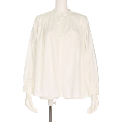 透け感のある長袖ブラウス