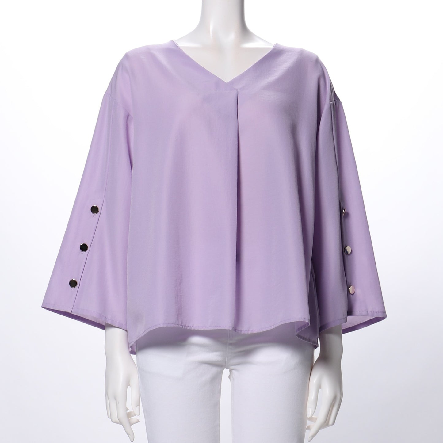 お袖のボタンデザインブラウス