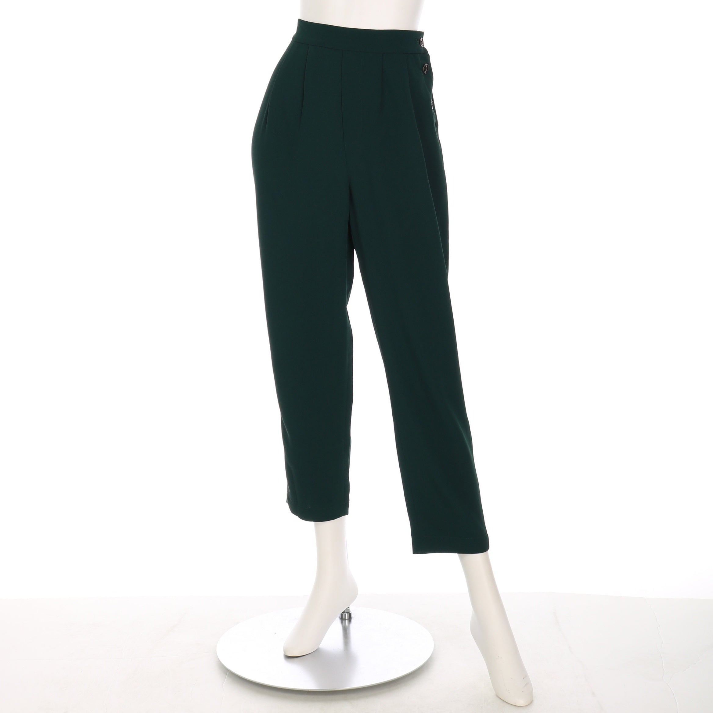 サイドボタンタック入りテーパードパンツ