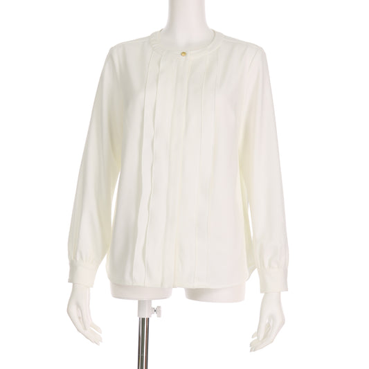 前立てノーカラーブラウス