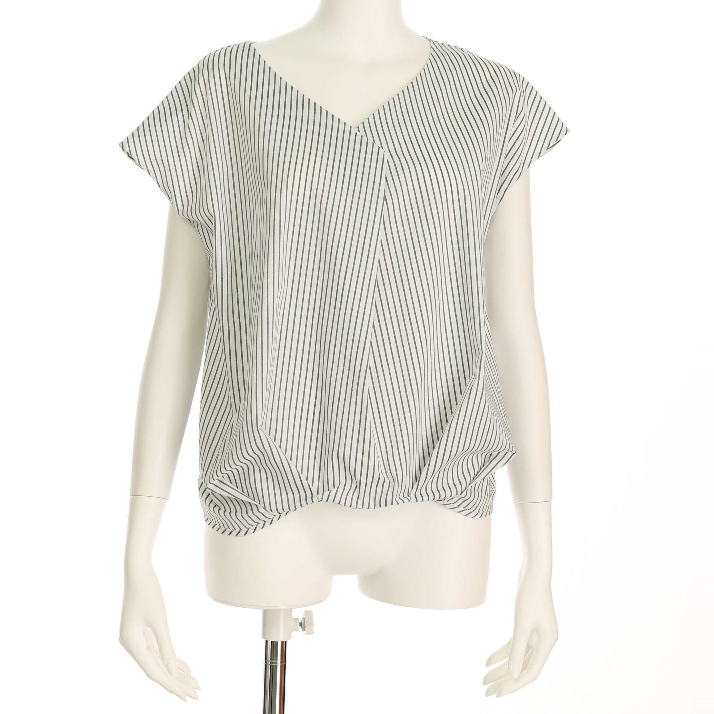 ストライプタックVネックブラウス