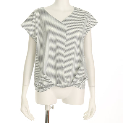 ストライプタックVネックブラウス