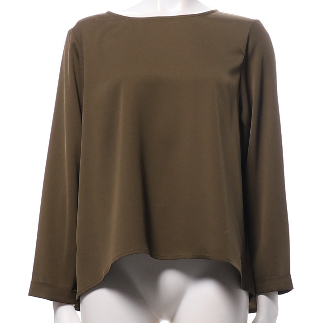 シンプルボートネックブラウス