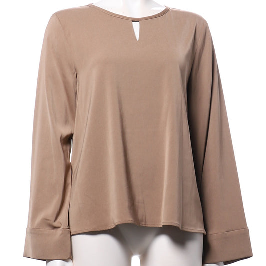 ネックラインカットアウトデザインワイドスリーブブラウス