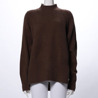 バックテールデザインハイネックニット