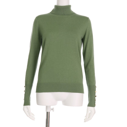 袖のボタンアクセントタートルネックニット