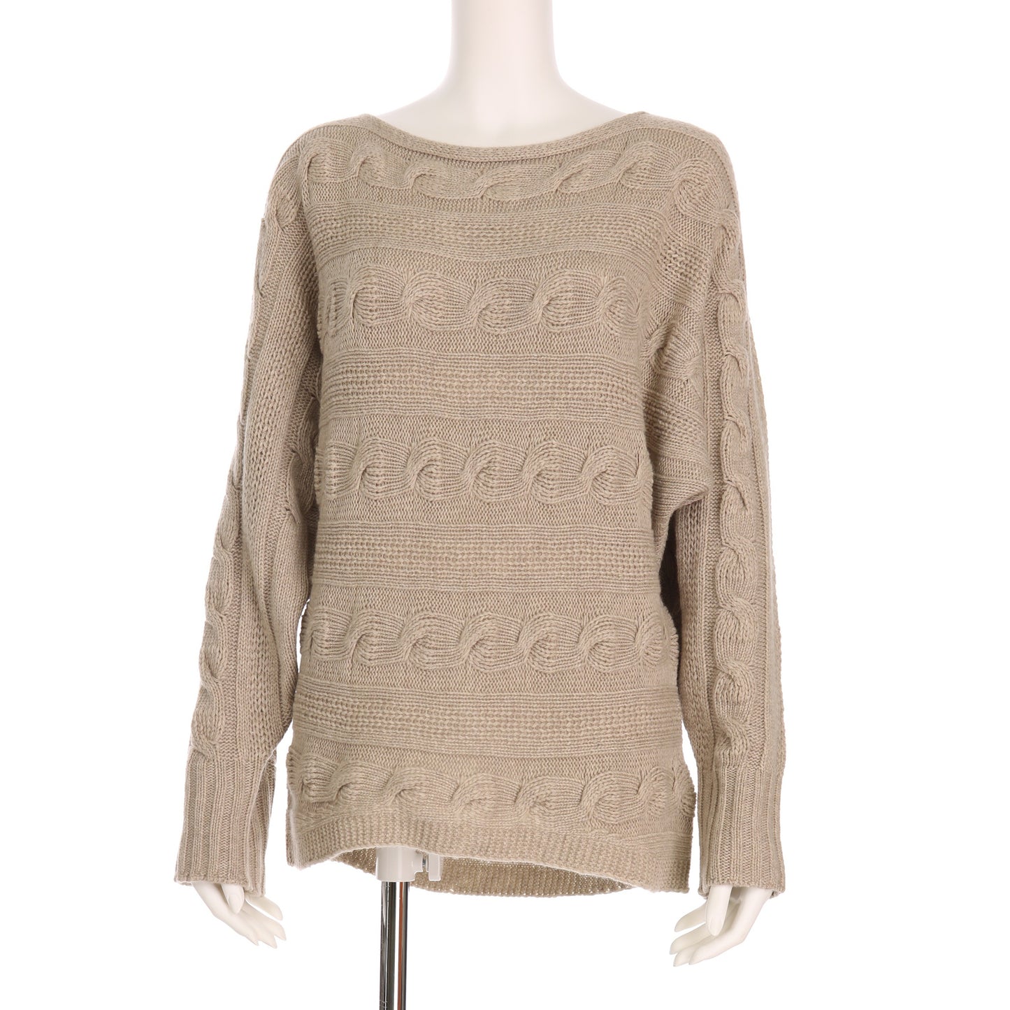 ケーブル編みニットプルオーバー