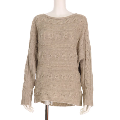 ケーブル編みニットプルオーバー