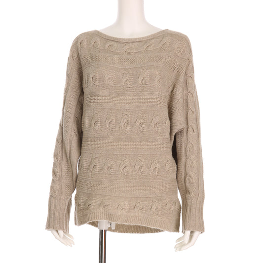 ケーブル編みニットプルオーバー