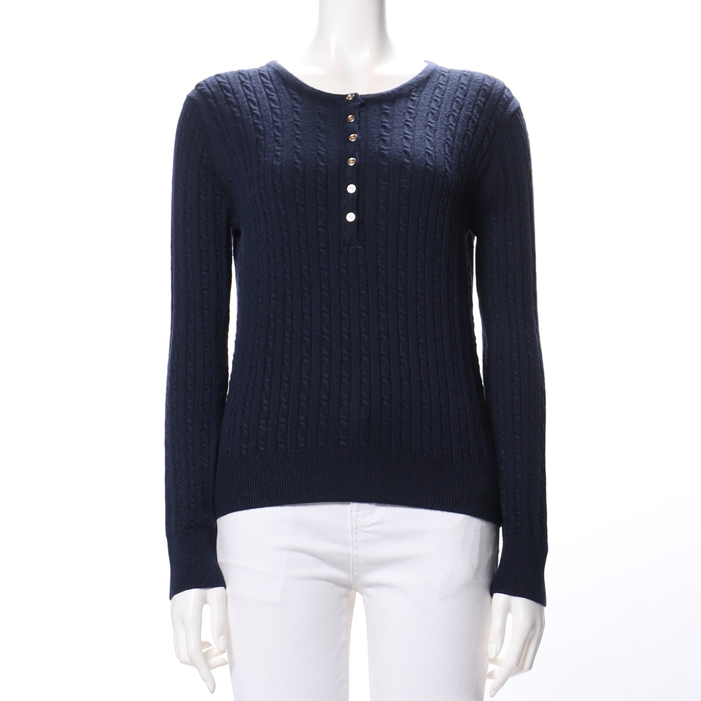 フロントボタン細ケーブル編みラウンドネックニット